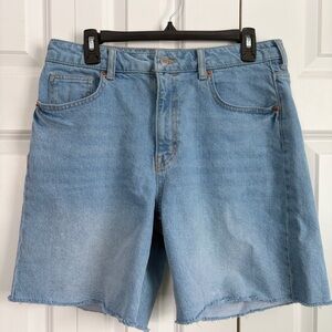 H&M Light Wash Denim Bermuda Style Shorts With Raw Hem